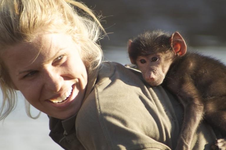 Volunteer World Mensch mit Affe
