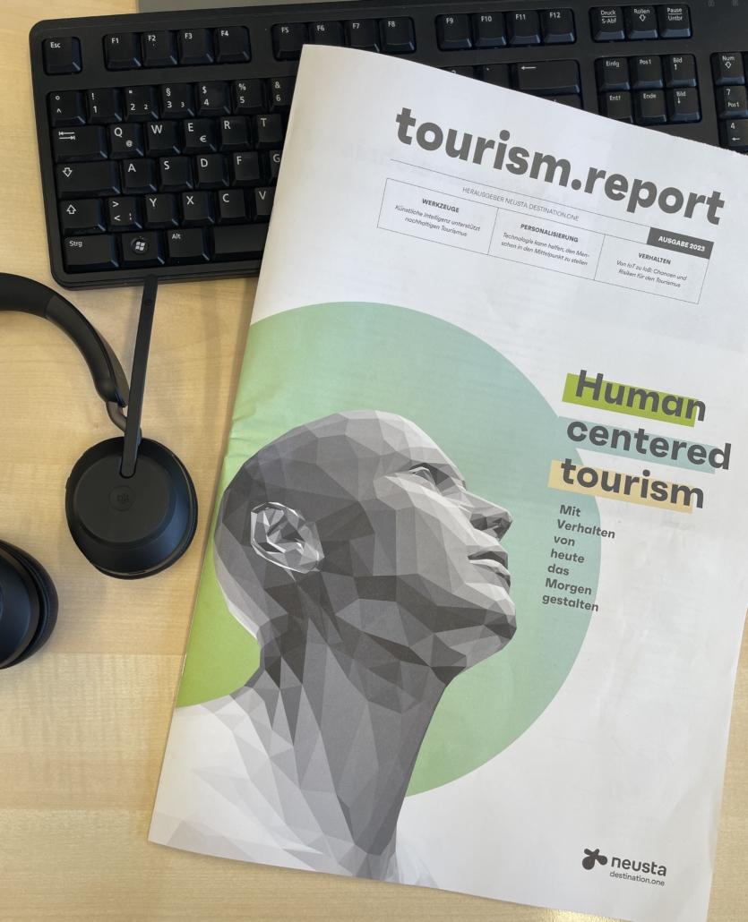 Neusta tourism.report Ausgabe 2023 mit Gastbeitrag des VIR