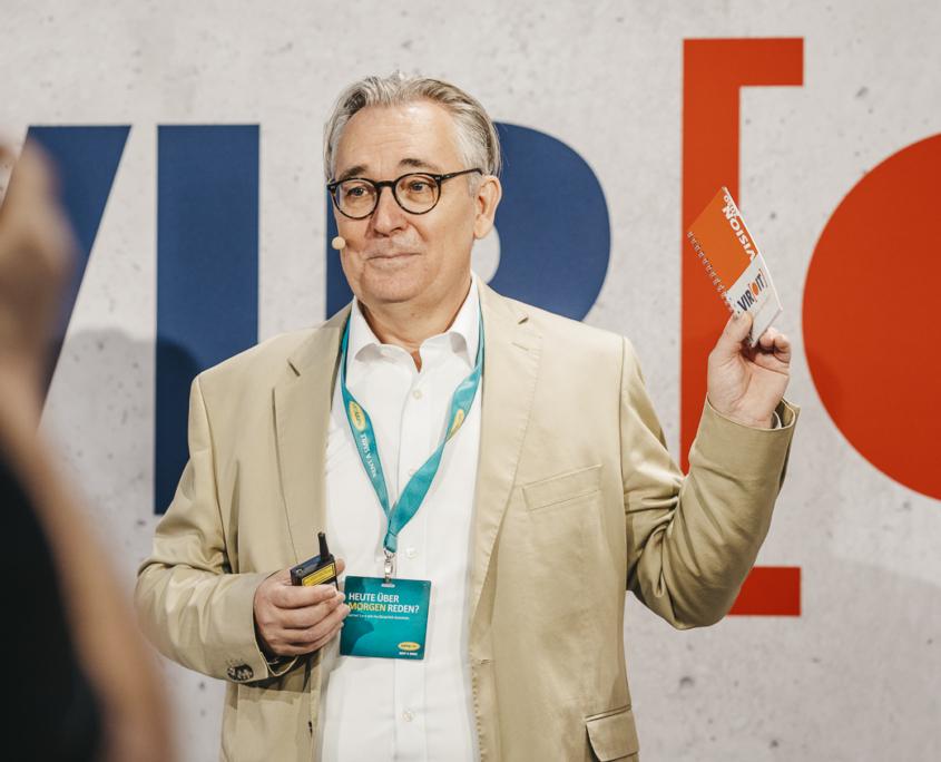 VIR Vorstand Michael Buller eröffnet die VIR Innovationstage 2026
