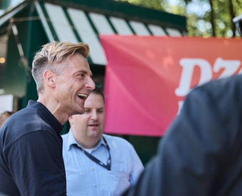Vorsitzender der DZG, Dr. Marcel Klinge, im Austausch