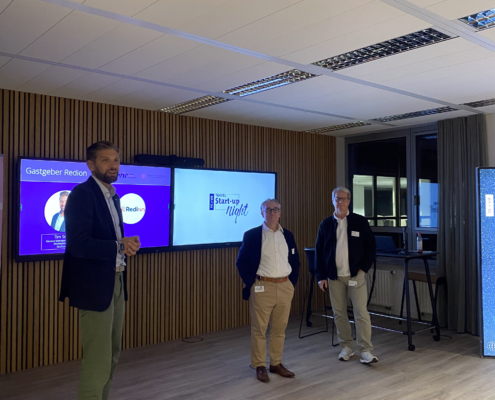 Tim Schmidt, General Manager & Chief Business Development Officer von Redion mit VIR Vorstand Michael Buller und TIC Vizepräsident Armin Brysch