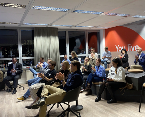 Zuschauer und Start-ups der TIC & VIR Start-up Night München