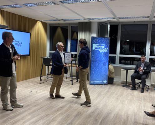 2. Platz Christian Koeppel (Swisper) mit VIR Vorstand Michael Buller und TIC Vizepräsident Armin Brysch _1114